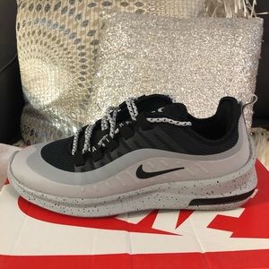 Nike Air Max Axis sneakers, size 8 Men’s